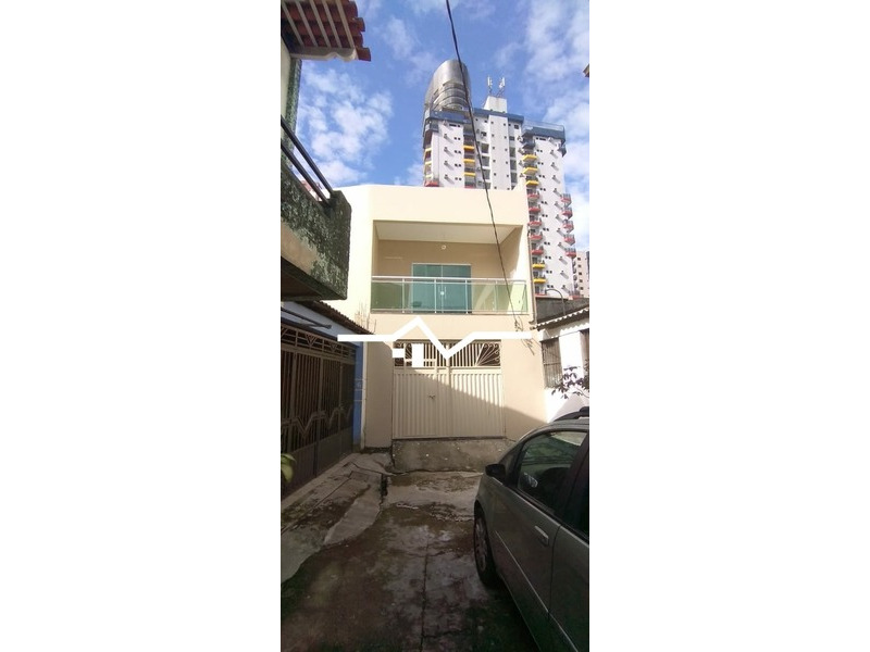 Casa à venda com 6 quartos, 200m² - Foto 1