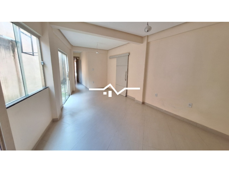 Casa à venda com 5 quartos, 200m² - Foto 4