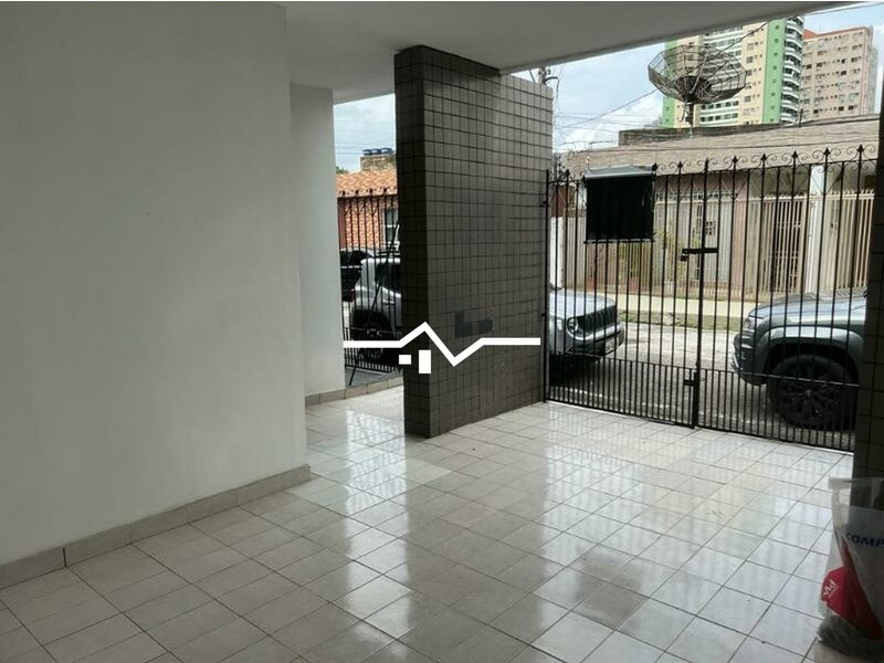 Casa à venda com 4 quartos, 240m² - Foto 2