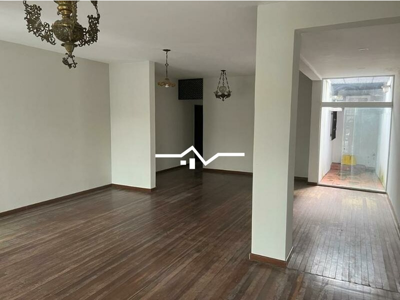 Casa à venda com 4 quartos, 240m² - Foto 4