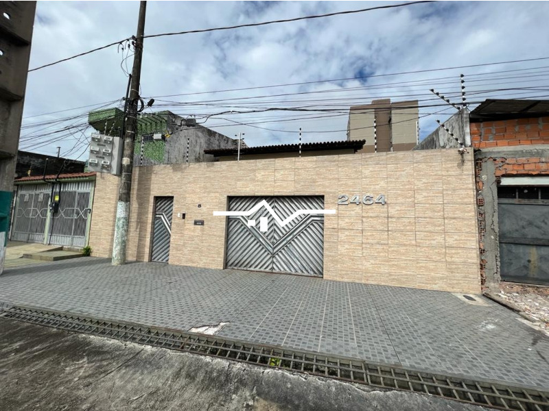 Casa à venda com 4 quartos, 500m² - Foto 1