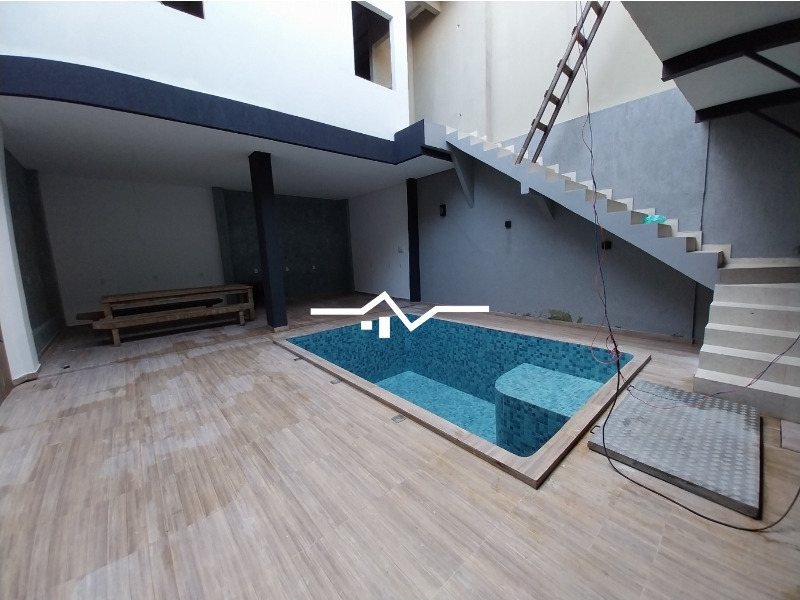 Casa à venda com 3 quartos, 240m² - Foto 4