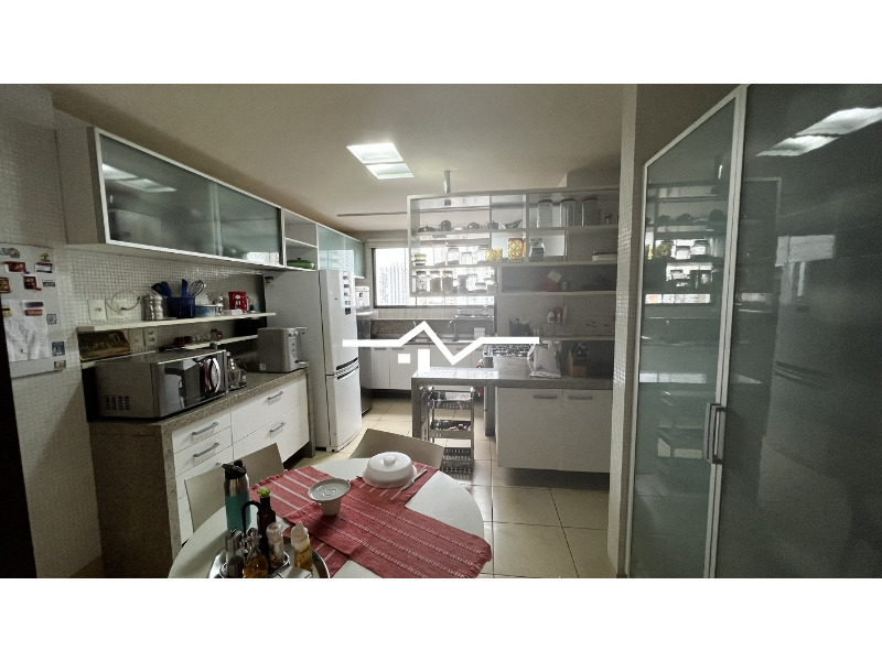 Apartamento para alugar com 3 quartos, 300m² - Foto 7