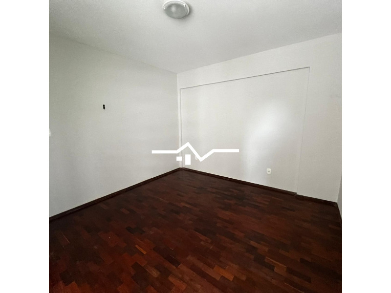 Apartamento para alugar com 3 quartos, 140m² - Foto 2