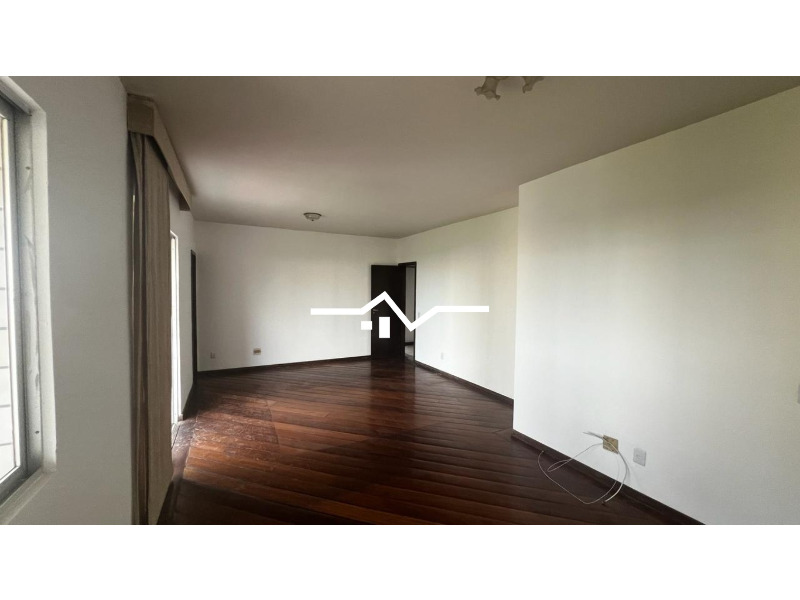 Apartamento à venda com 3 quartos, 130m² - Foto 4