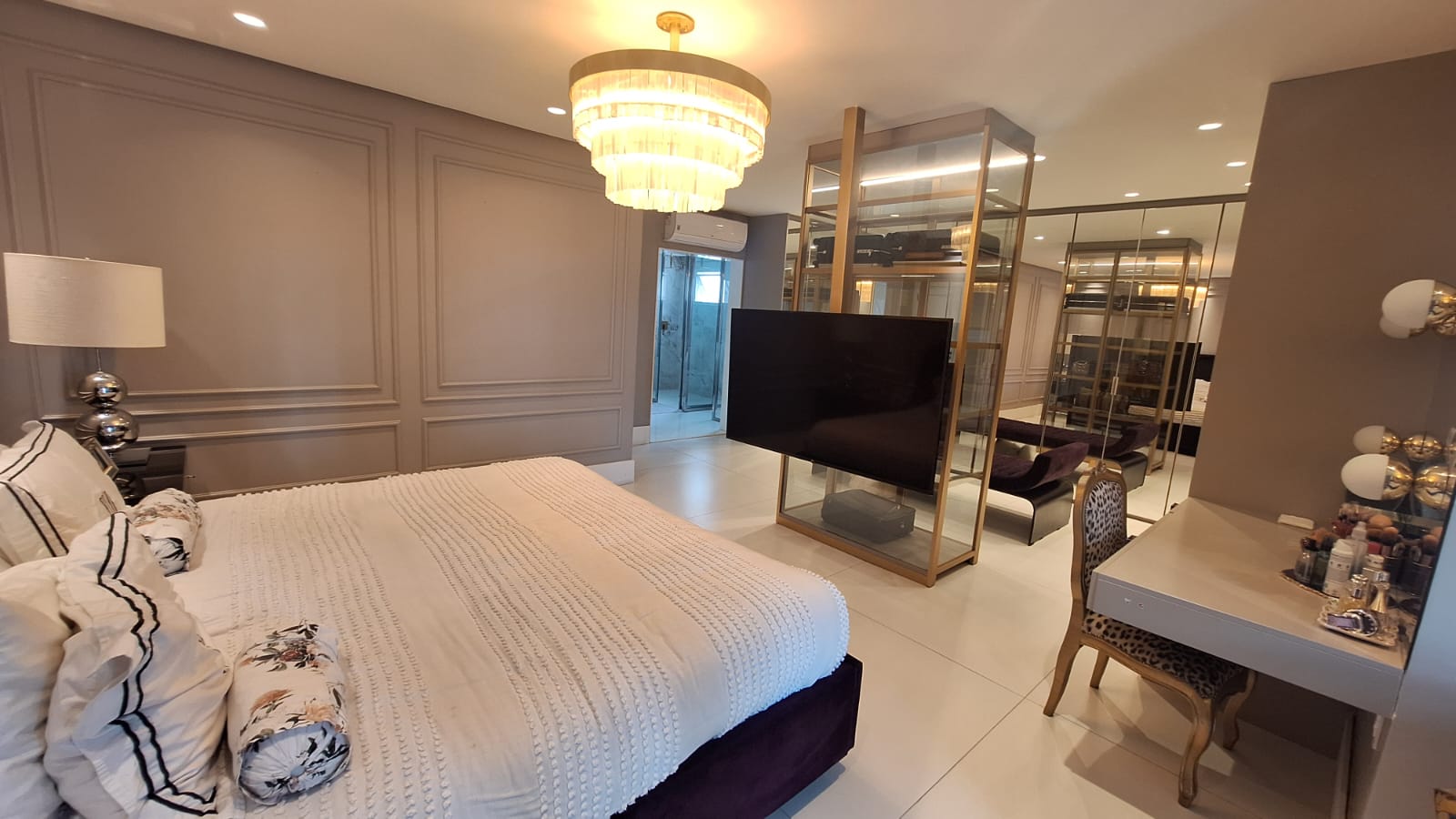 Apartamento para alugar com 4 quartos, 323m² - Foto 6
