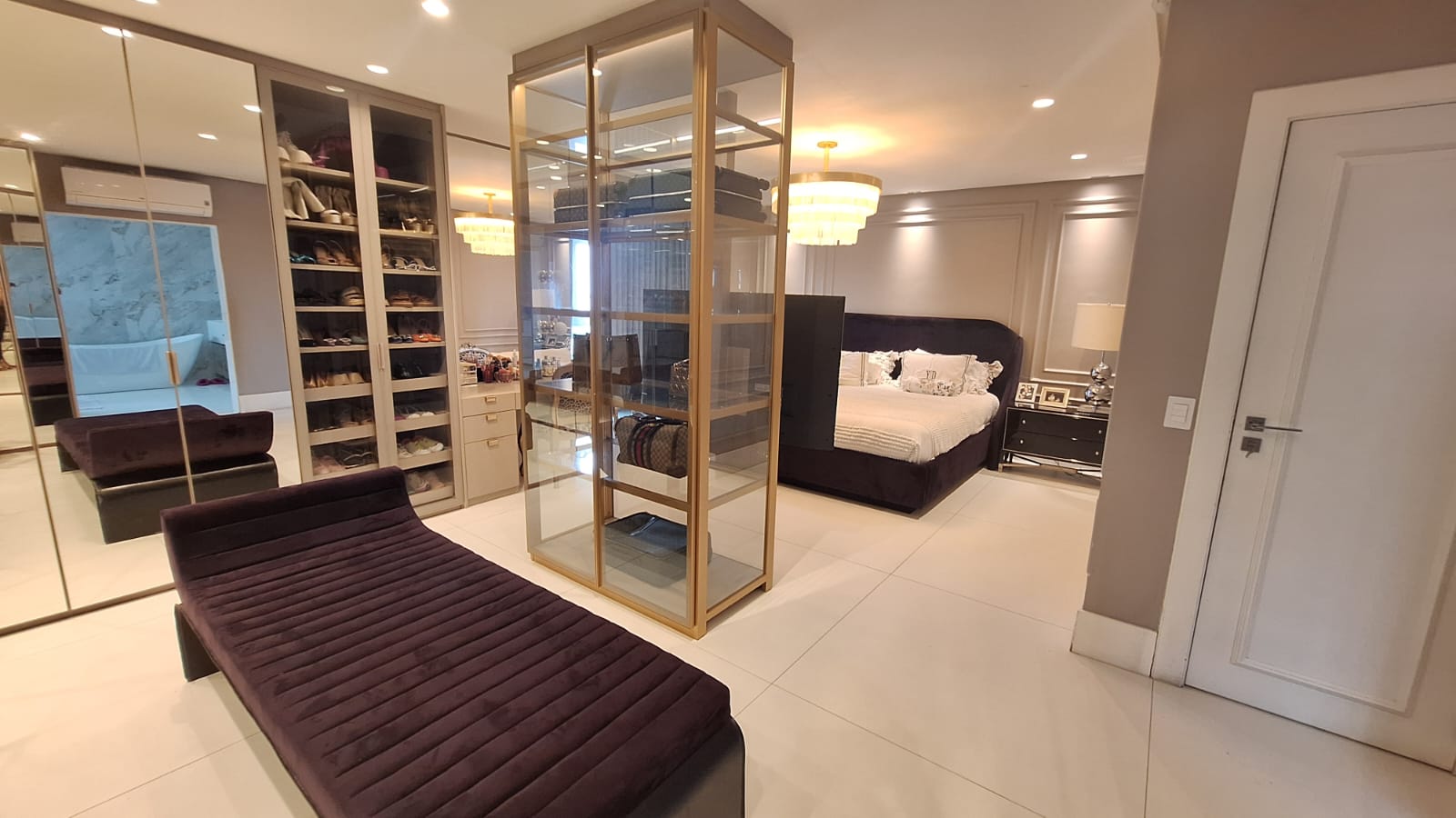 Apartamento para alugar com 4 quartos, 323m² - Foto 5