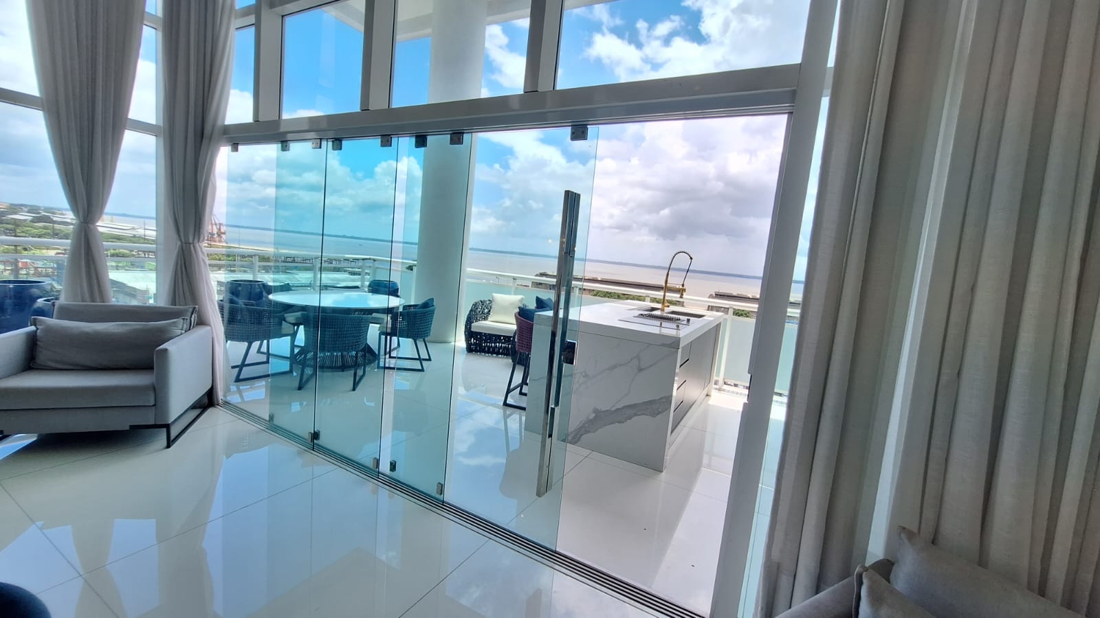 Apartamento para alugar com 4 quartos, 323m² - Foto 3