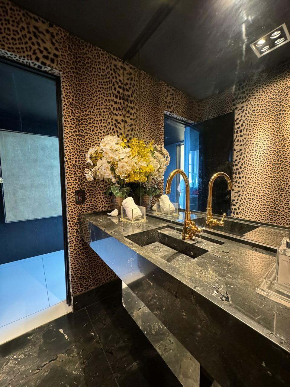 Apartamento para alugar com 4 quartos, 323m² - Foto 4