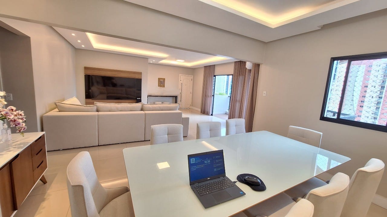 Apartamento para alugar com 3 quartos, 195m² - Foto 9