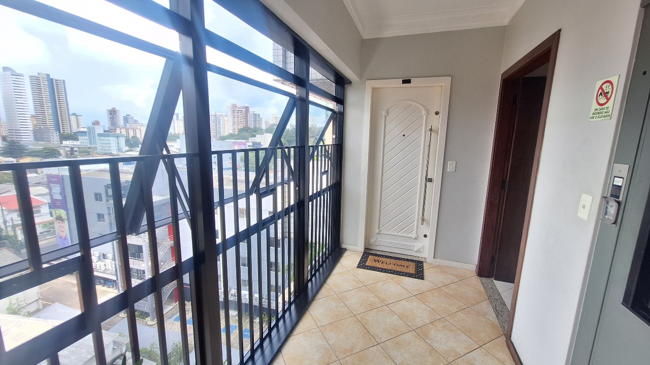 Apartamento para alugar com 3 quartos, 195m² - Foto 2