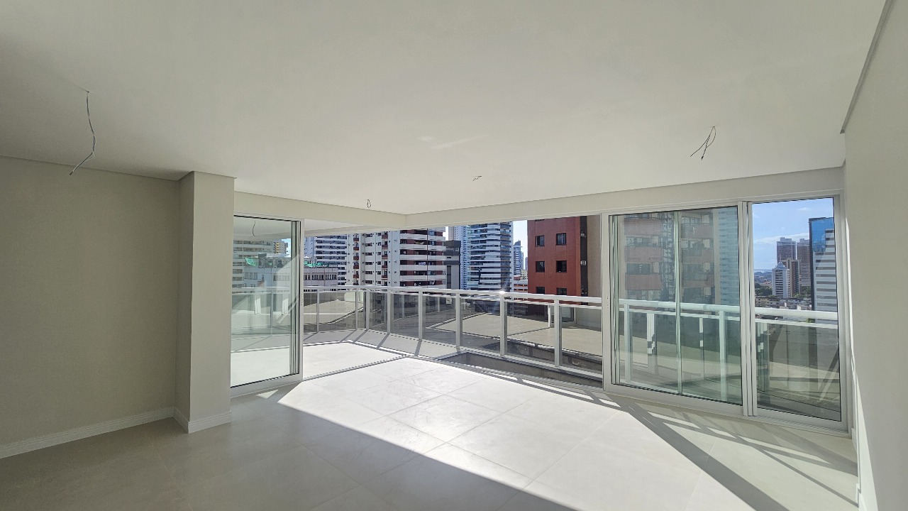 Apartamento para alugar com 3 quartos, 170m² - Foto 2