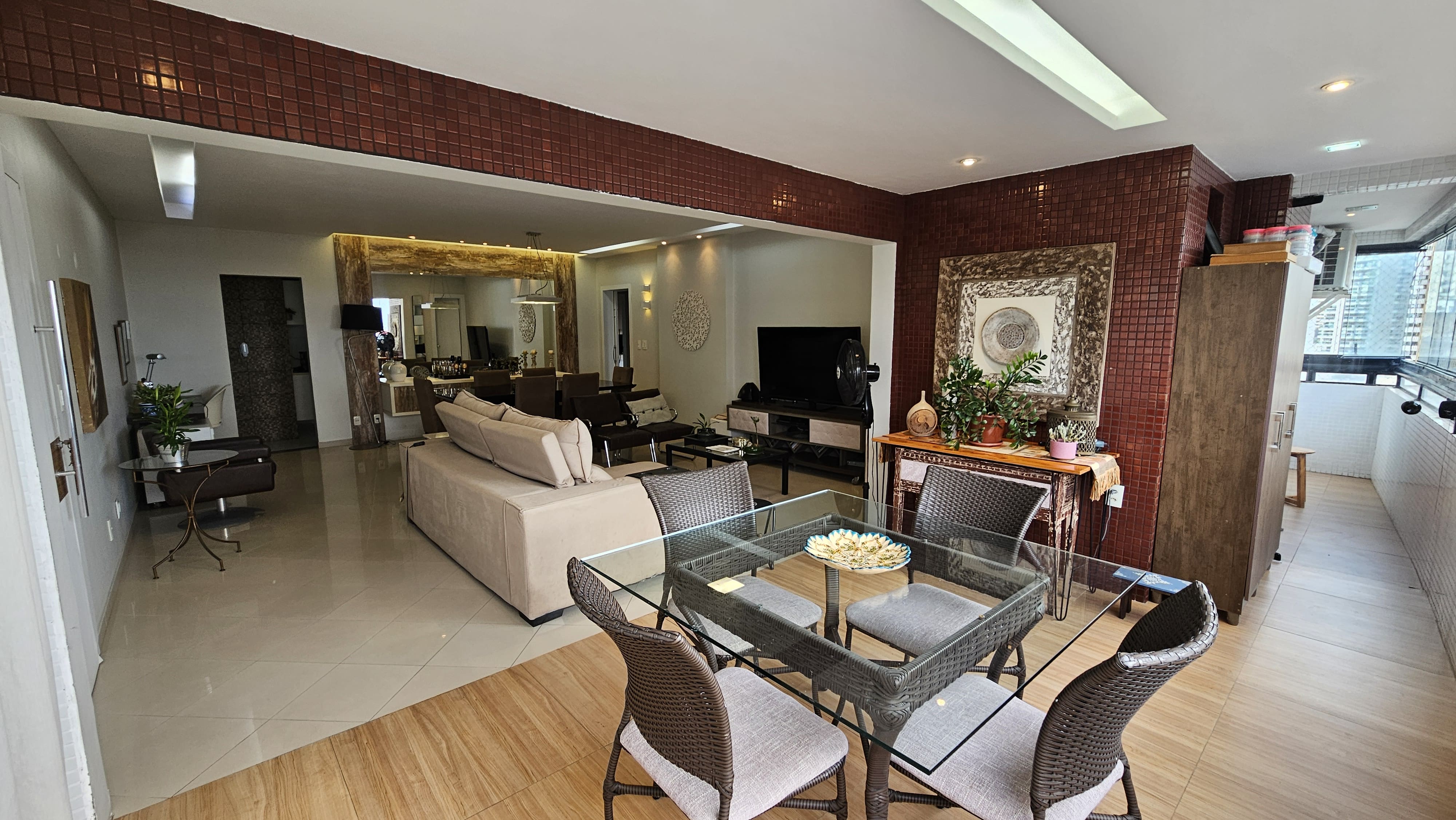 Apartamento à venda com 3 quartos, 153m² - Foto 2