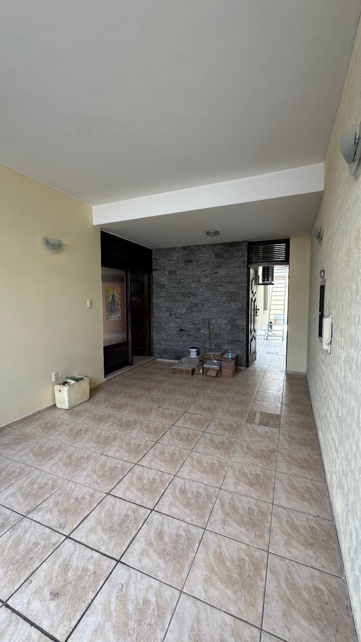 Casa, 4 quartos, 279 m² - Foto 2