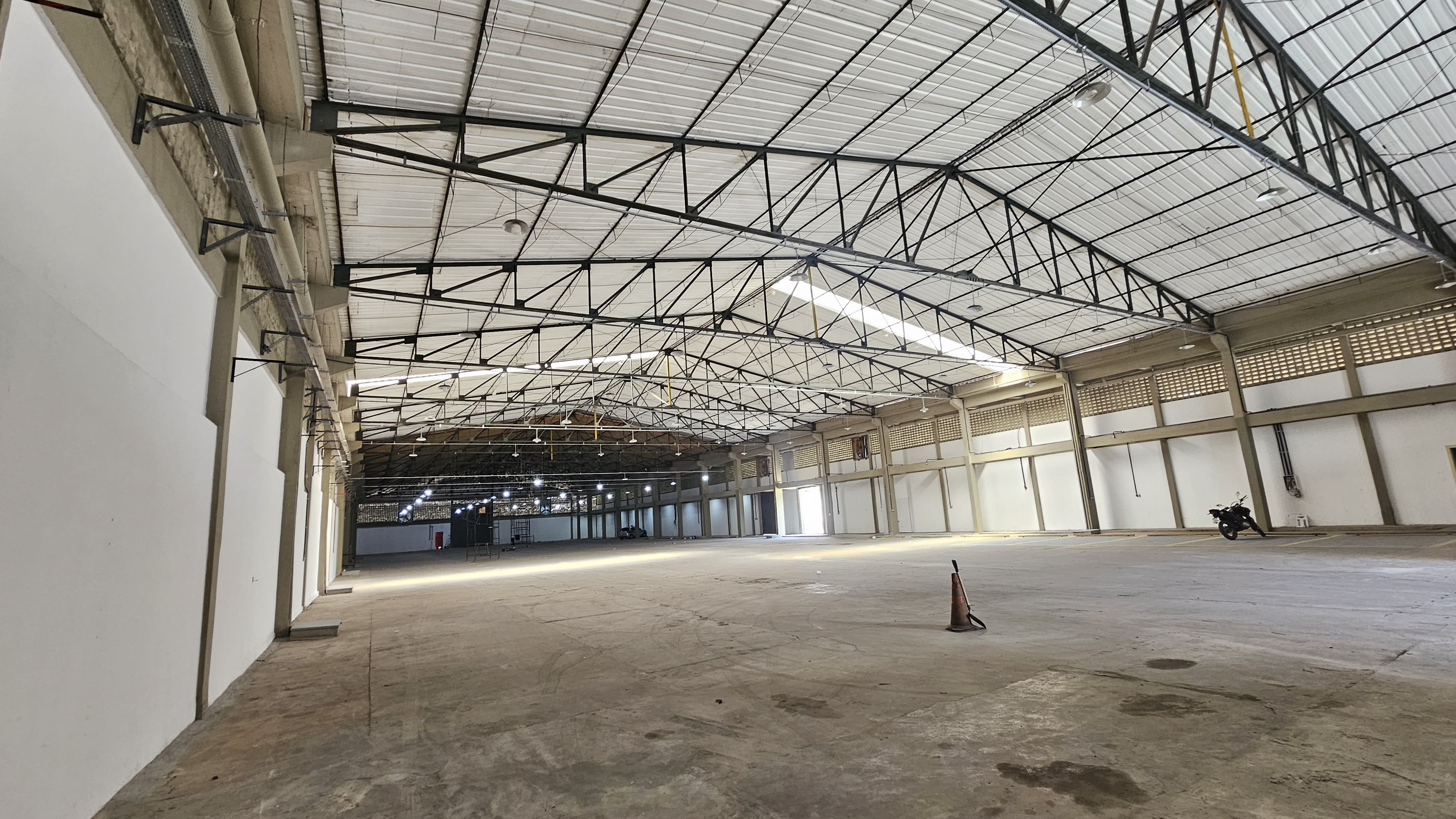 Depósito-Galpão-Armazém para alugar, 4300m² - Foto 2