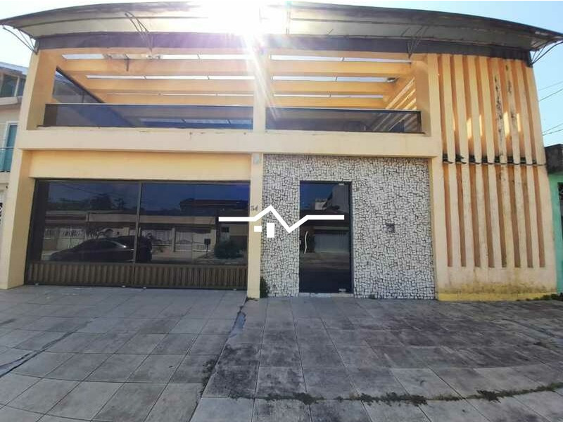 Casa à venda com 3 quartos, 264m² - Foto 1