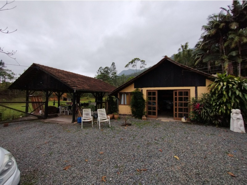 Fazenda/Sítios/Chácaras de 3 quartos, no bairro VILA NOVA, em Joinville | Eu Corretor