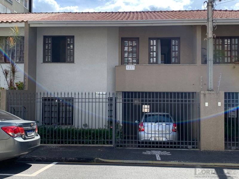 Sobrado para Locação em ESTRELA